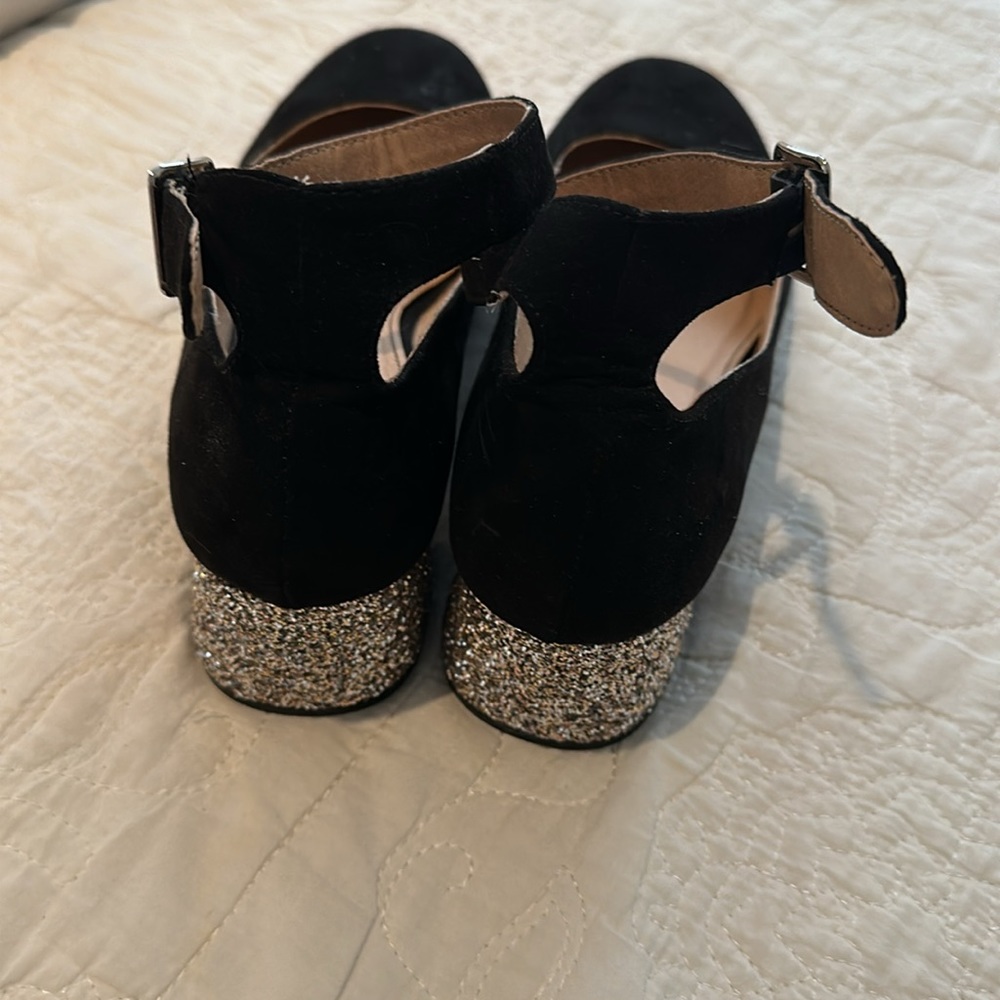 Shoes - Picture 6 of 7